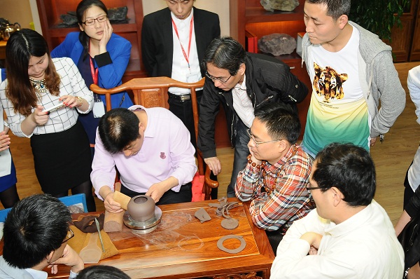 紫砂之家访谈:注重砂壶人文精神的陈顺培